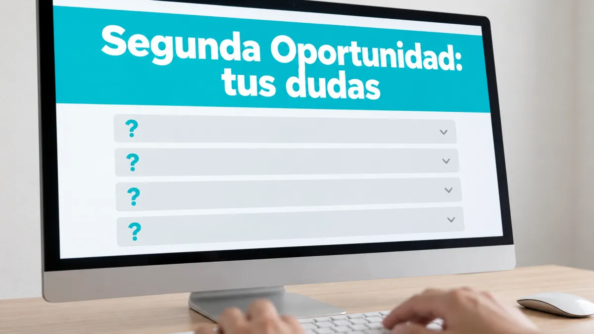 Preguntas frecuentes sobre la Ley de Segunda Oportunidad escritas en una pizarra junto a un portátil